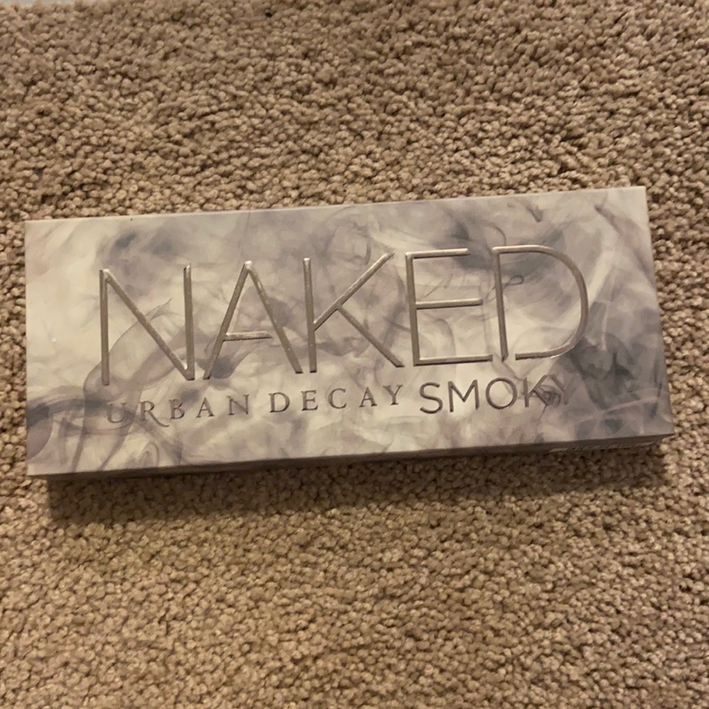 Urban decay naked smoky palette NIB discontinued!